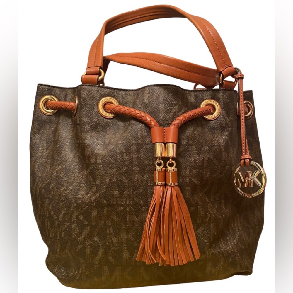 ⭐️ Michael Kors Monogram Shoulder Bag / Purse